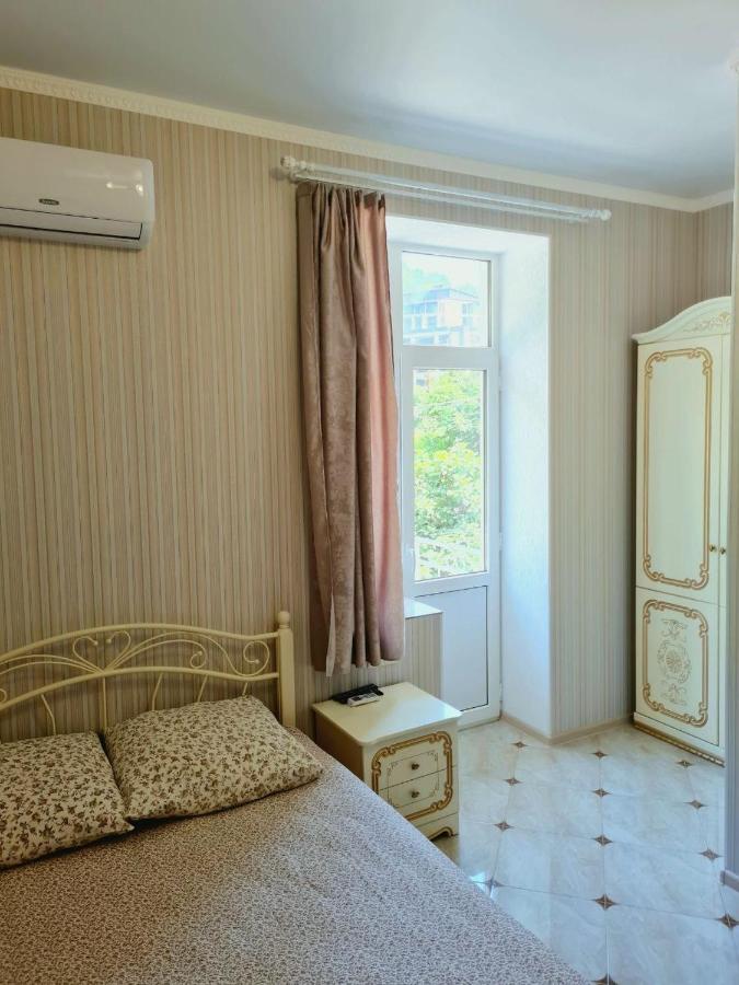 Guest House Gorny Ruchei Gagra Buitenkant foto